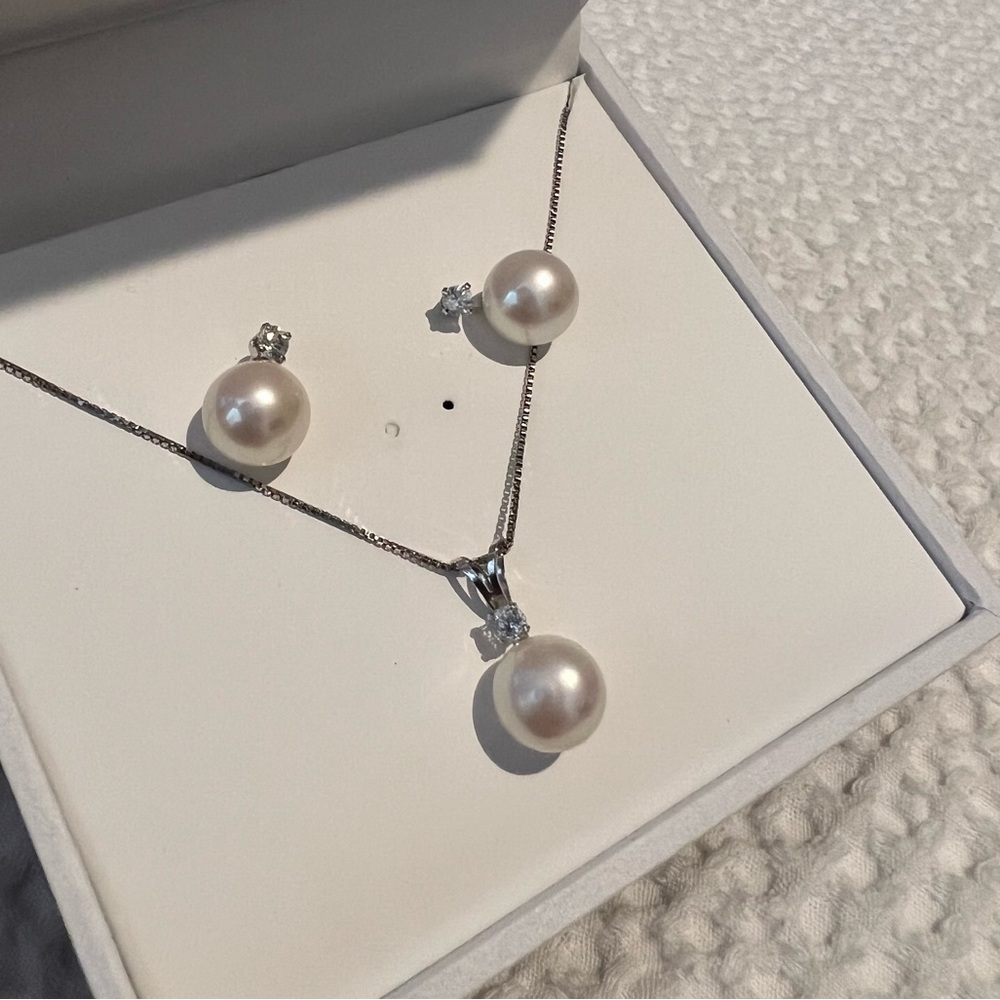 Pearl Necklace and Earring set
